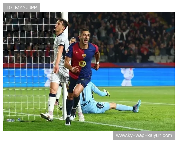 费兰托雷斯弧顶拉球后果断起脚 费兰托雷斯弧顶拉球后果断起脚