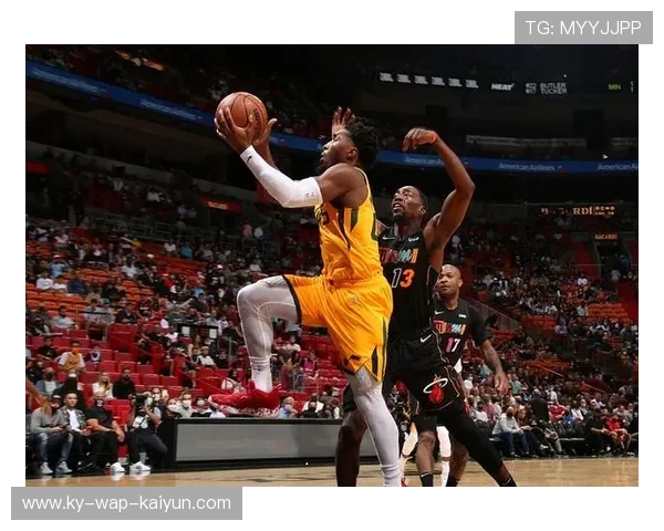 爵士投篮训练:米切尔中距离回春迹象明显 爵士投篮训练:米切尔中距离回春迹象明显