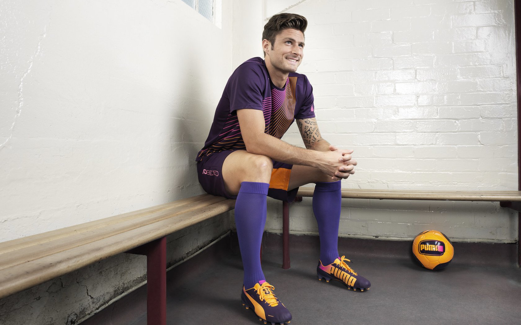 冰上速滑市民体验日 参与者穿上专业冰鞋尝试全速滑行