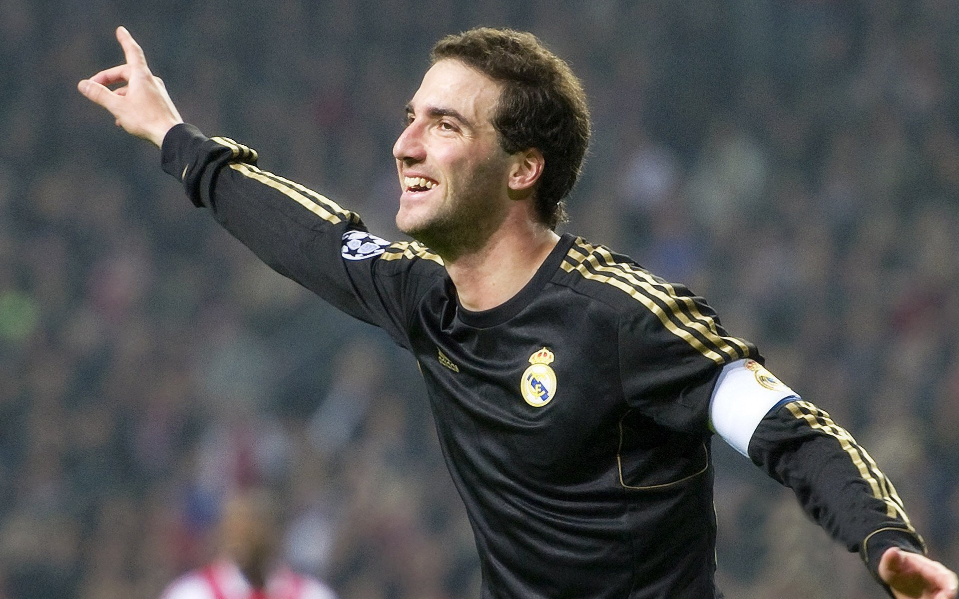 冬季项目比赛吸引年轻选手参与